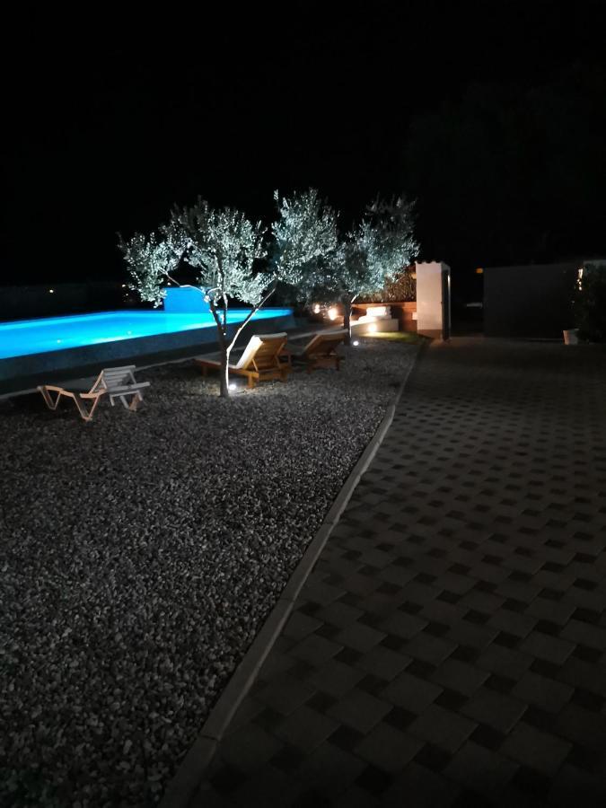 Jacuzi Cottage In The Olive Grove プーラ エクステリア 写真